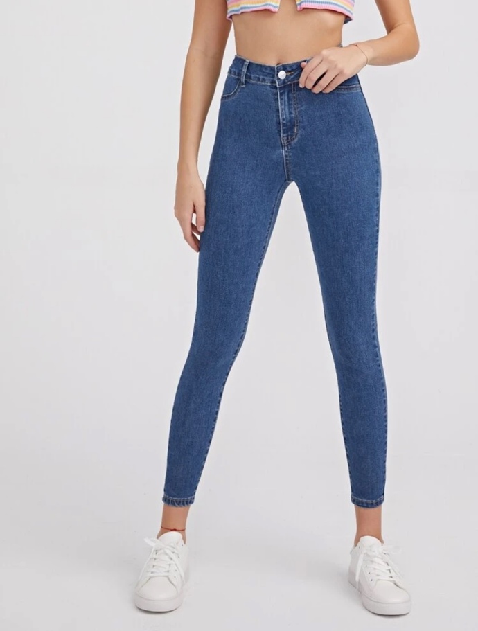 What pairs of jeans do you prefer between skinny fit and loose ones? Why?