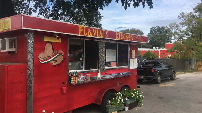 Does anyone know cute little places to eat at in austin texas?