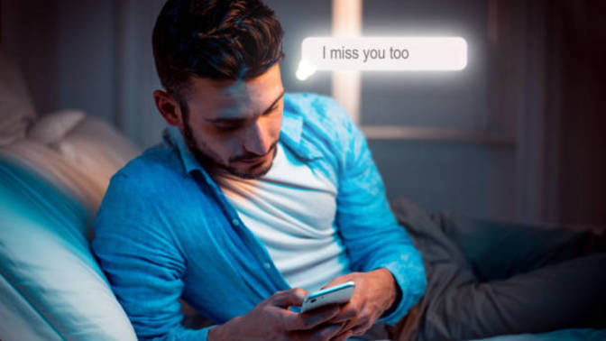 Should a man message everyday to show interest or is that unrealistic?