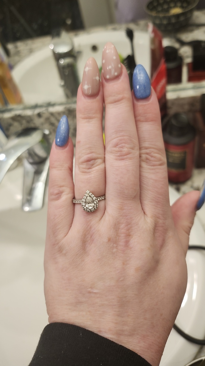 Do woman really expect a huge diamond for her engagement ring?