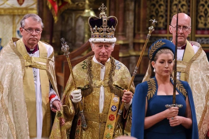WWhat do you think of Monarchy?
