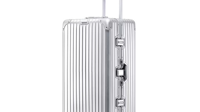 What size of suitcase can I buy to carry clothes and other stuff for checked baggage of 30kg on a plane?