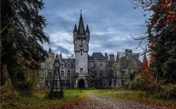 Do you prefer greyish or brownish concrete on architectures?