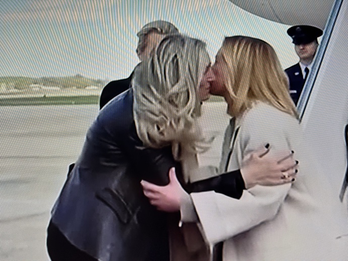 Why don’t guys kiss 💋 each other like women do when we greet each other?