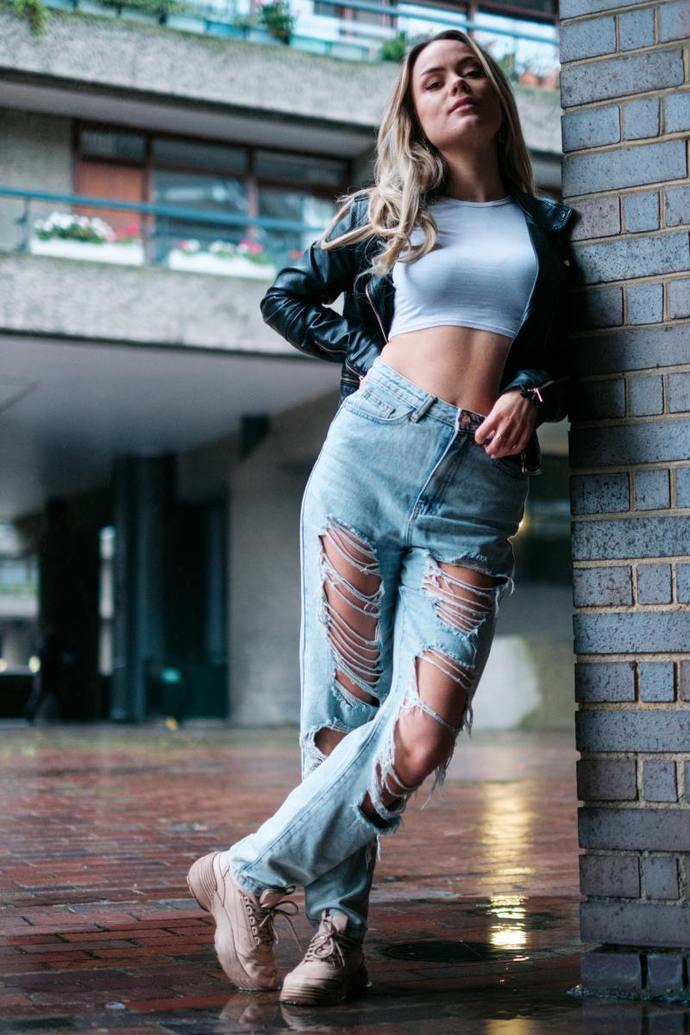 Tomboyish girls - Whats your style? Guys - What sort of tomboyish girls you consider the most attractive?