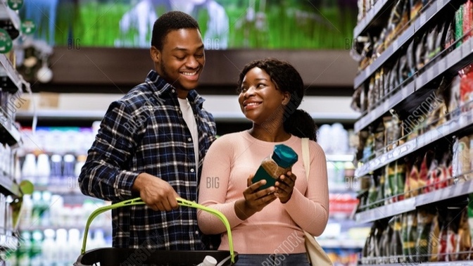 Is grocery shopping with someone you just met a good date idea?