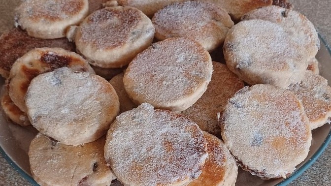 Should a woman know how to bake without the Internet?