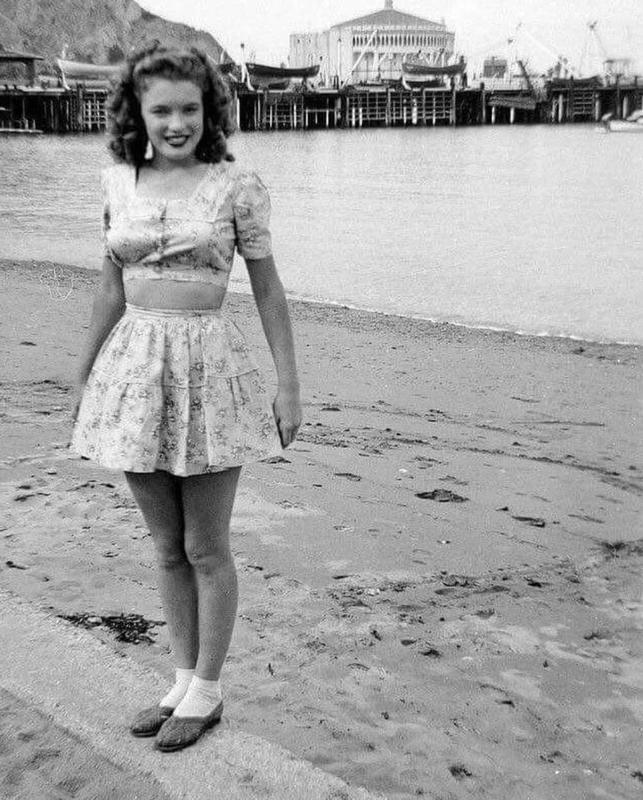 Marilyn in 1943 at 17