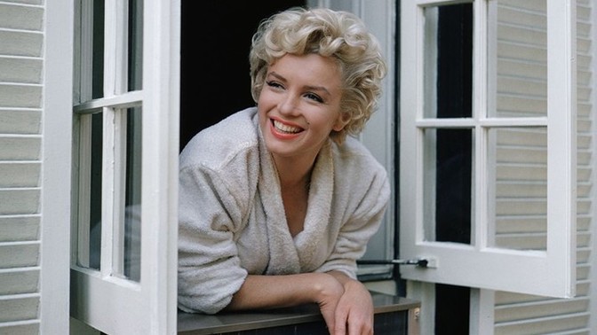 Why do people want to emulate Marilyn Monroe, who suffered from mental illness, drug abuse, and low self-worth and wasn't even respected?