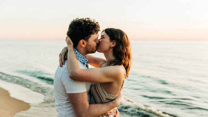 How long should a romantic kiss last?