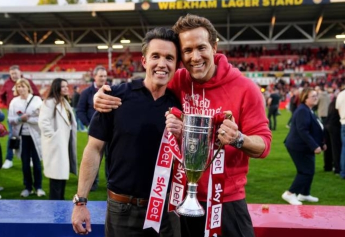 McElhenney and Reynolds with Wrexhams Trophy
