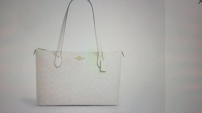 Girls, Given a choice would you wear a white bag or straw bag during summer?