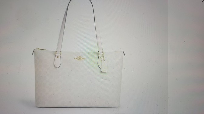 Girls, Given a choice would you wear a white bag or straw bag during summer?