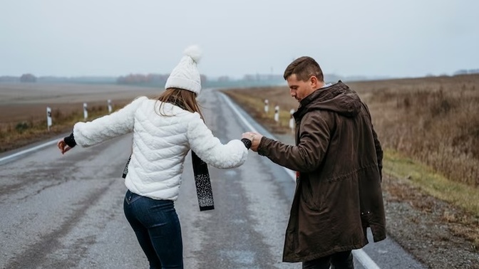 Why do I keep pushing my girlfriend away even though I love her and want to be close?