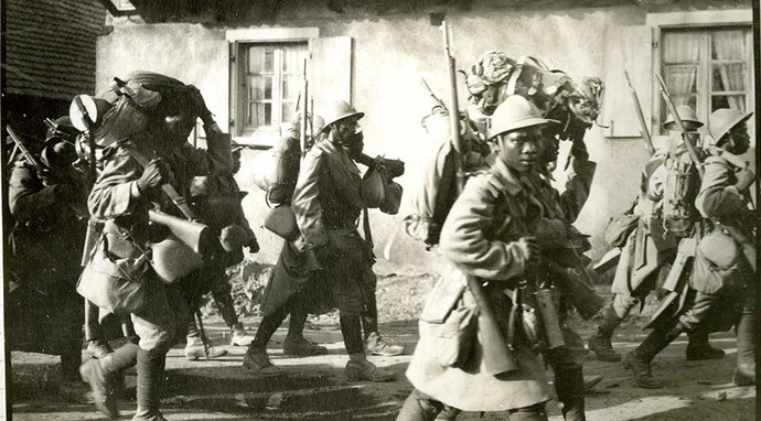 Why do many Anglo-Saxons seem to think that France surrendered in the First World War?
