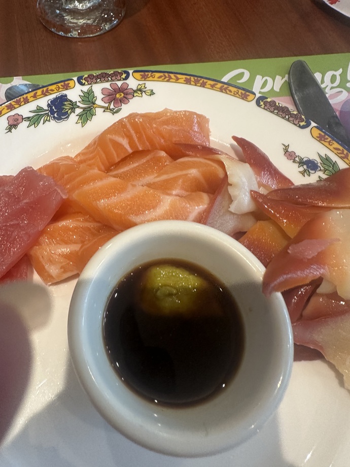 I went to the buffet today. How does the food look?
