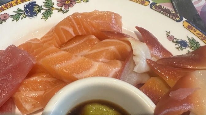 I went to the buffet today. How does the food look?