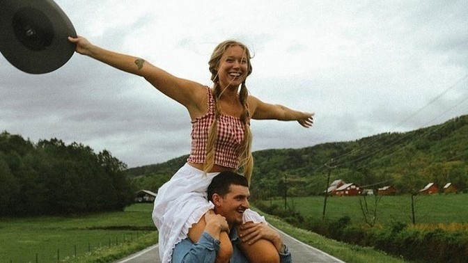 Is a woman who obeys her man three steps ahead?