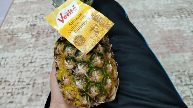 How do you eat pineapple?