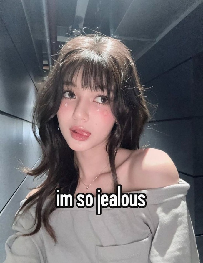 Who is the jealous girl in this situation ?