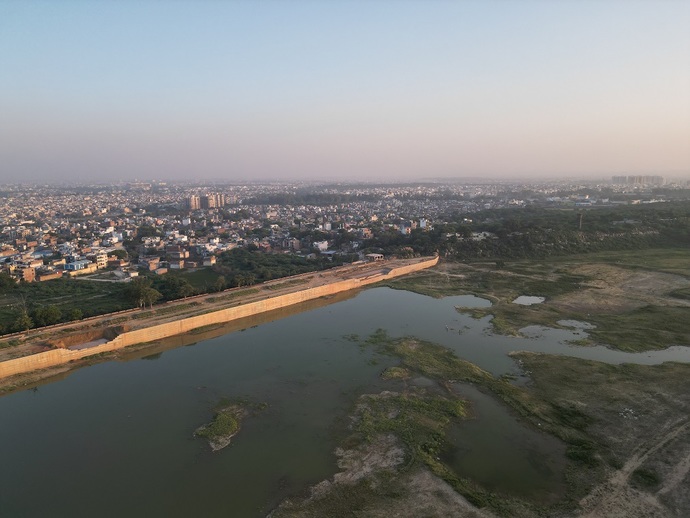 Badkhal Jheel, located near Faridabad in Haryana, is a once-thriving natural lake nestled in the Aravalli Hills.