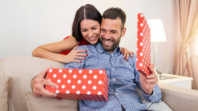 Can you suggest some gifts for my boyfriend's birthday? I want to give him multiple gifts, like bunch of different things?