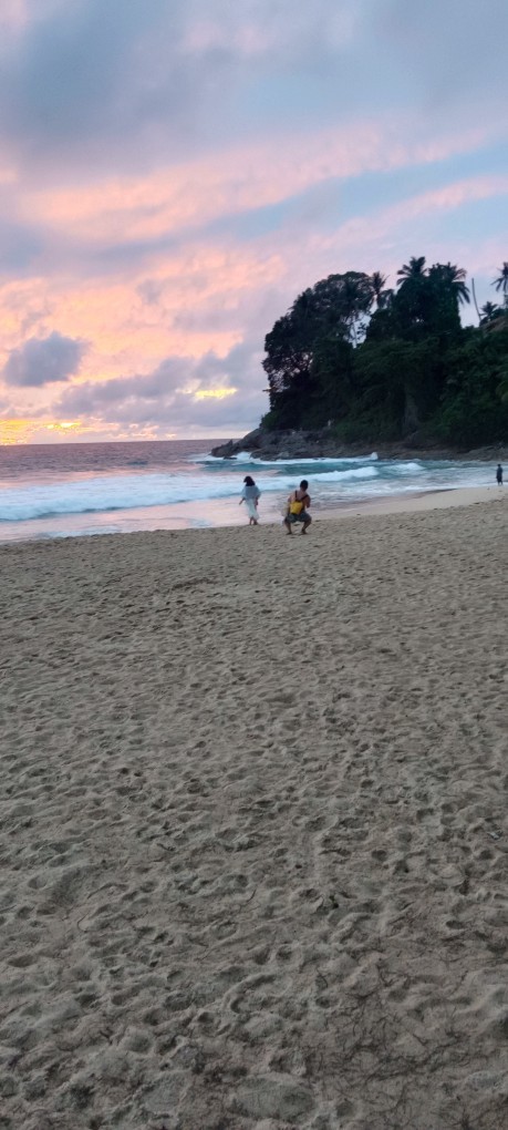 This is Surin beach in Phuket Thailand , I love this spot and this view.. Im fortunate to be here for a few days. What are your favorite places?