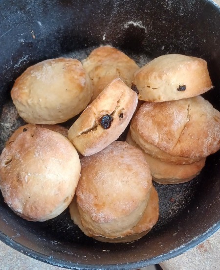 Which is the correct pronunciation of scone?