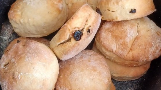 Which is the correct pronunciation of scone?