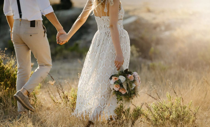 Are those who marry early or late happier?