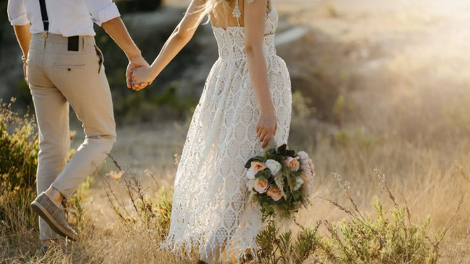 Are those who marry early or late happier?