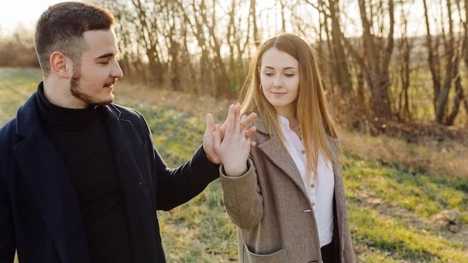 My girlfriend lied to me, should I trust her again?