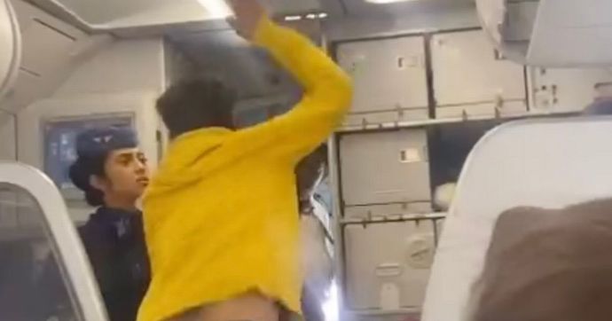 Photo of passenger attacking pilot after 13 hour delay...
