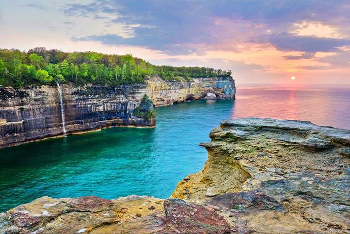 Tourists and locals, what's your favorite Great Lake?