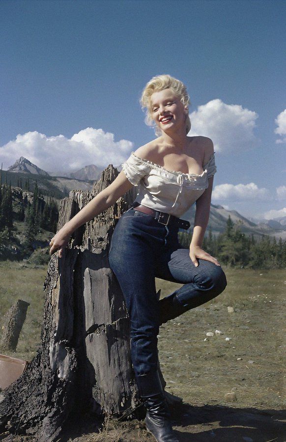 Which Marilyn Monroe outfit do you find the most stunning?