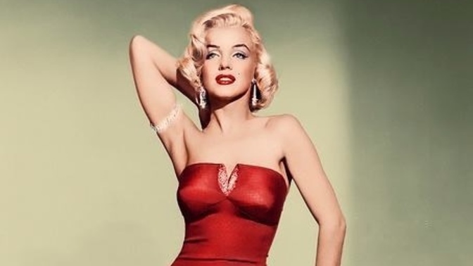 Which Marilyn Monroe outfit do you find the most stunning?