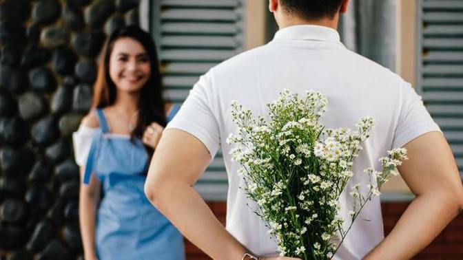 Do you buy your partner flowers on a first date?