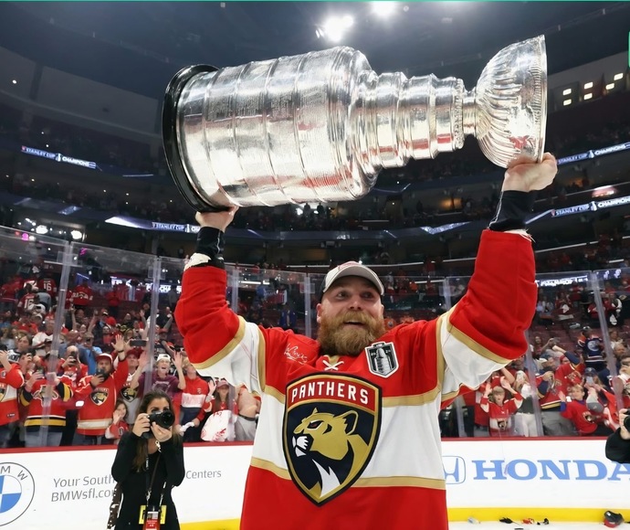 Which team has the best chance of lifting the Stanly Cup high above their heads?