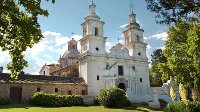 Which Latin American country has the most European/Spanish architecture?
