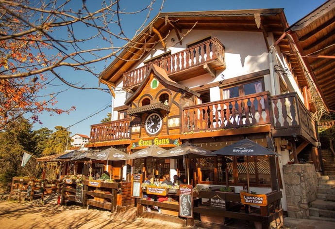 Which Latin American country has the most European/Spanish architecture?