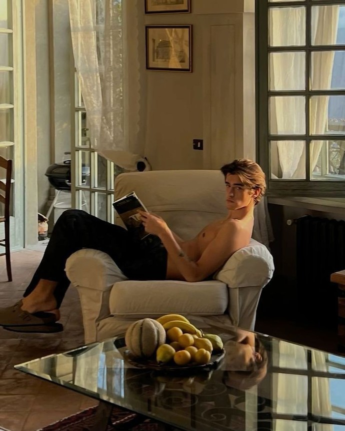 Do women like men who love reading books?