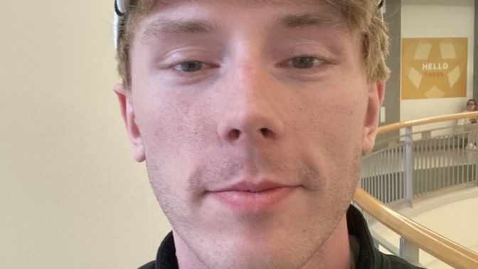 Zero luck on apps-I am told I am cute/attractive often but really am curious. Do I pass the ‘dateable’ looks bar to you?