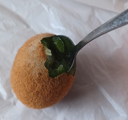 Do you eat kiwi fruit skin?