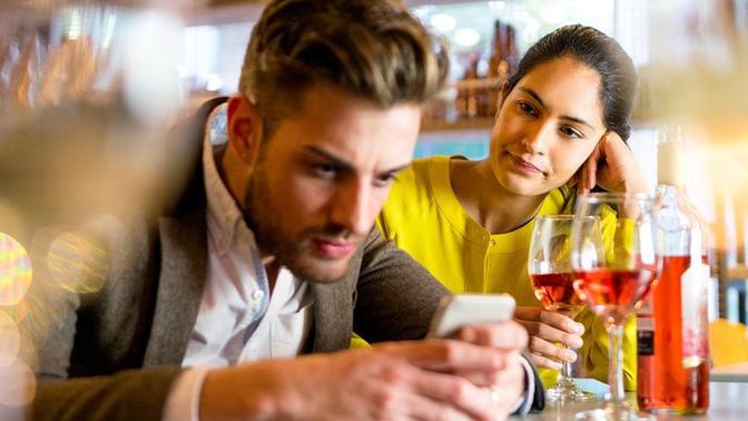 What is your biggest turnoff in a man in the early and late stages of dating?