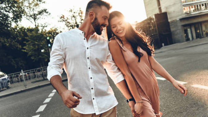 What are the behaviors of a man who wants to get married?