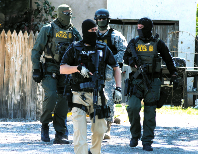 ICE knows theyre in the wrong when they wear masks and FLEE the scene after brutal takedown of a car with citizens... right?