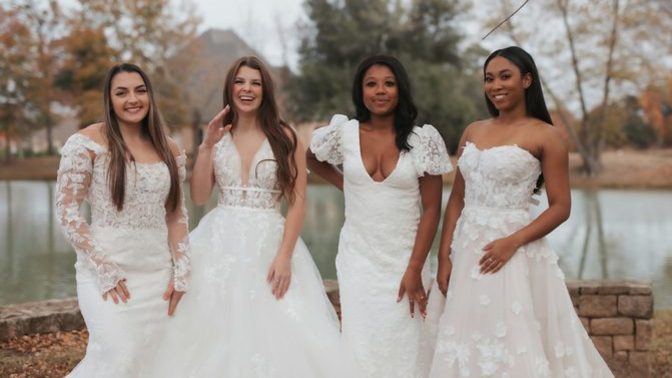 What color/style of dress should a girl wear for a second wedding?