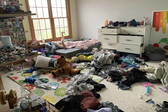 Who does the chores in your home mostly?
