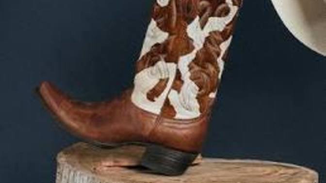 Are guys attracted to women that wear boots?
