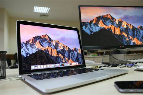 How many EXTERNAL MONITORS are connected to your HOME LAPTOP?